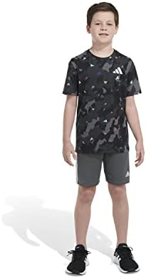 Памучен тениска adidas Boys с къс ръкав по цялата дължина за момчета