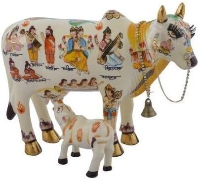 Фигурка на крава Камдхену ръчно изработени от полирезина Aashita Creations с Прасеца, за да изпълни Желанията на Човека (Боядисана, 19 см x 12 см x 15 см)