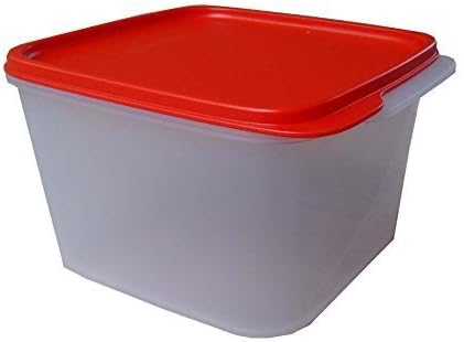 Квадратен контейнер Tupperware Smart Saver обем 2,5 литра с бяла прозрачна червена покривка.