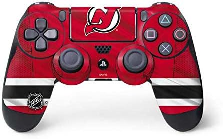 Игри кожата Skinit Decal за контролер PS4 - Официално Лицензиран Дизайн начална тениски NHL New Jersey Devils