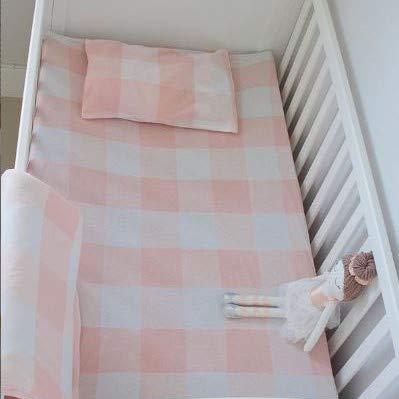 Комплекти спално бельо за детска стая легла за момичета — В комплект от 4 теми влиза чаршаф за легло, стеганое одеяло,