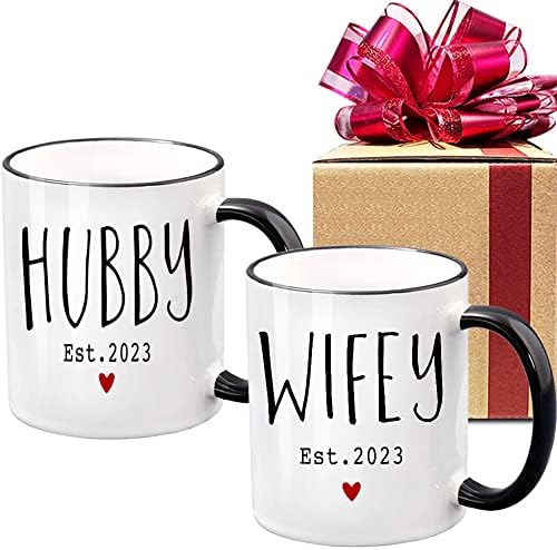 Набор от кафе на steins Hubby & Wifey Est 2023 от 2, Комплект чаши за младоженеца и на булката Сватбен подарък, Комплект