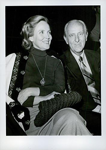 Реколта снимка на Джеймс Ядка Кей Кайзер, седнал със съпругата си Джорджией Карол.